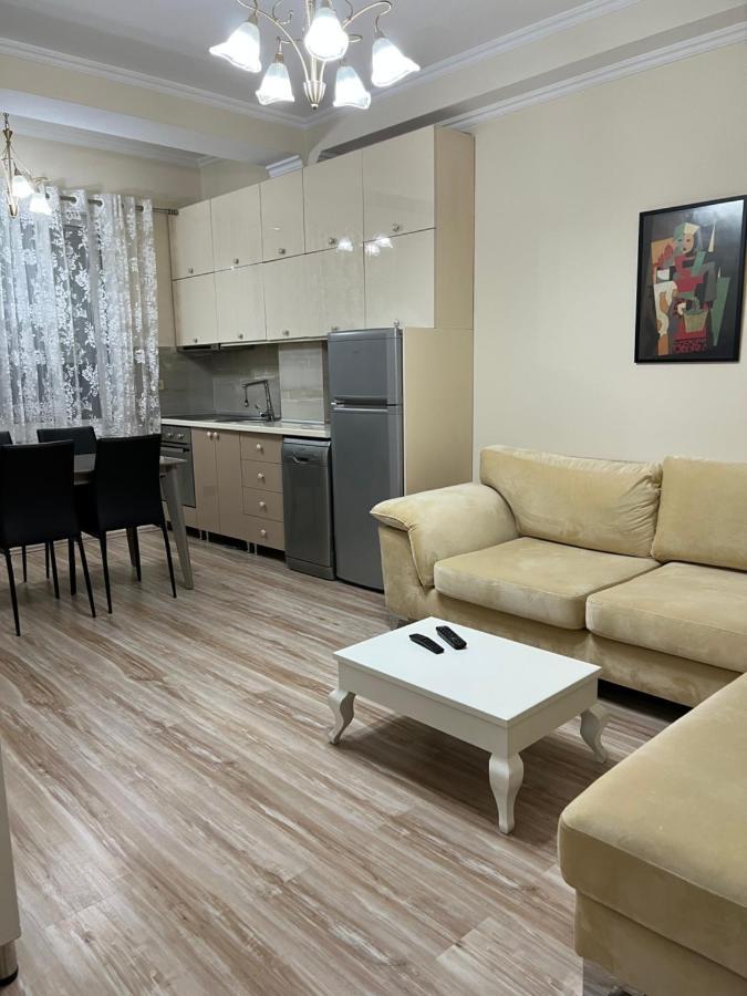 Ergi'S Host Apartment 티라나 외부 사진