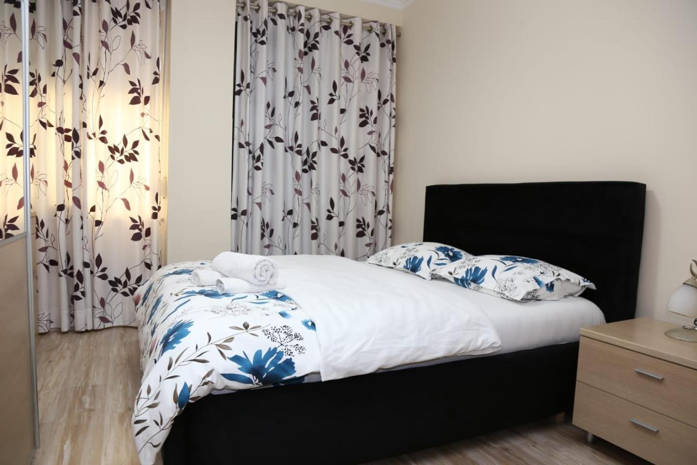 Ergi'S Host Apartment 티라나 외부 사진