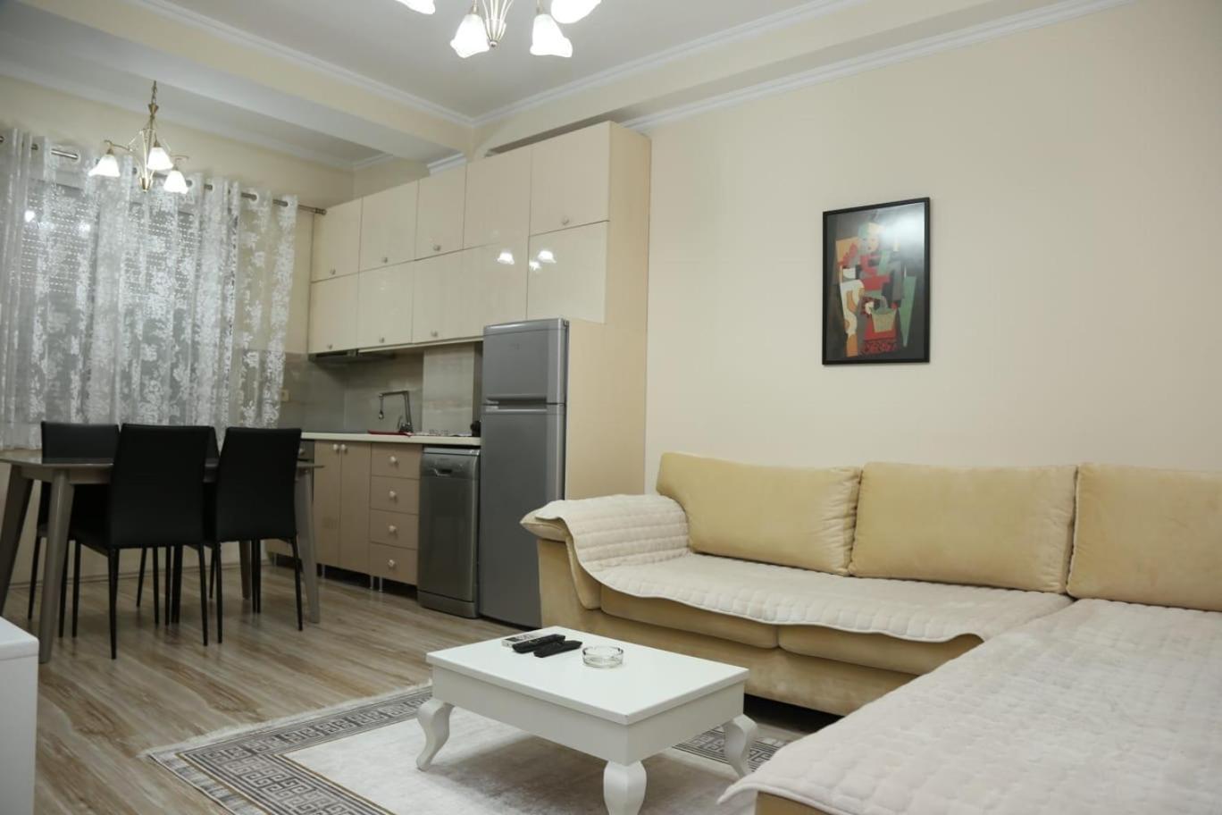 Ergi'S Host Apartment 티라나 외부 사진