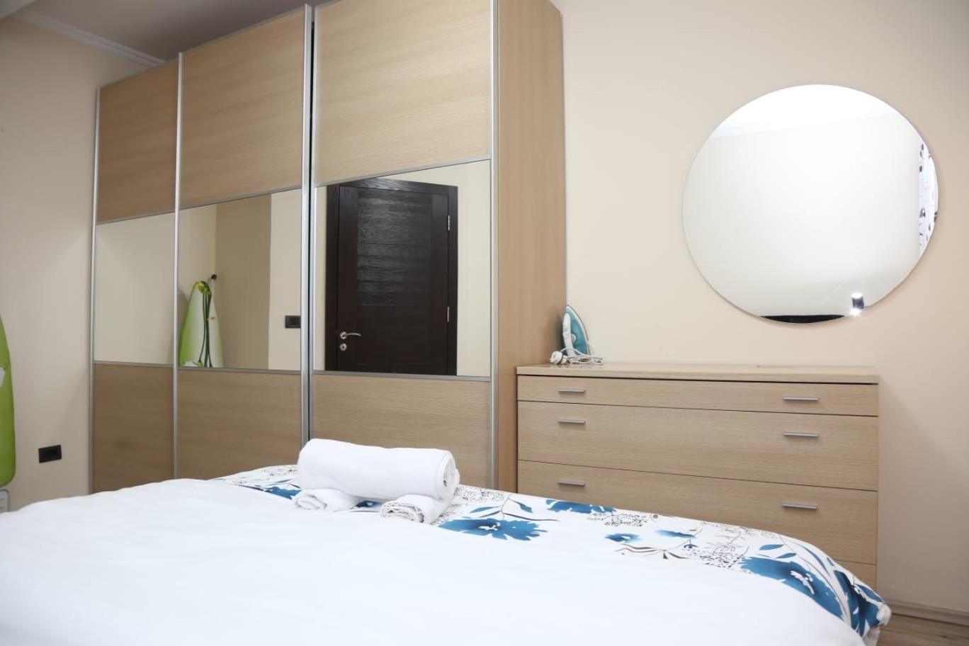 Ergi'S Host Apartment 티라나 외부 사진