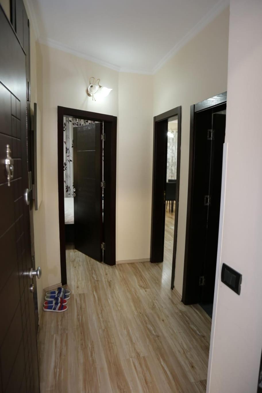 Ergi'S Host Apartment 티라나 외부 사진