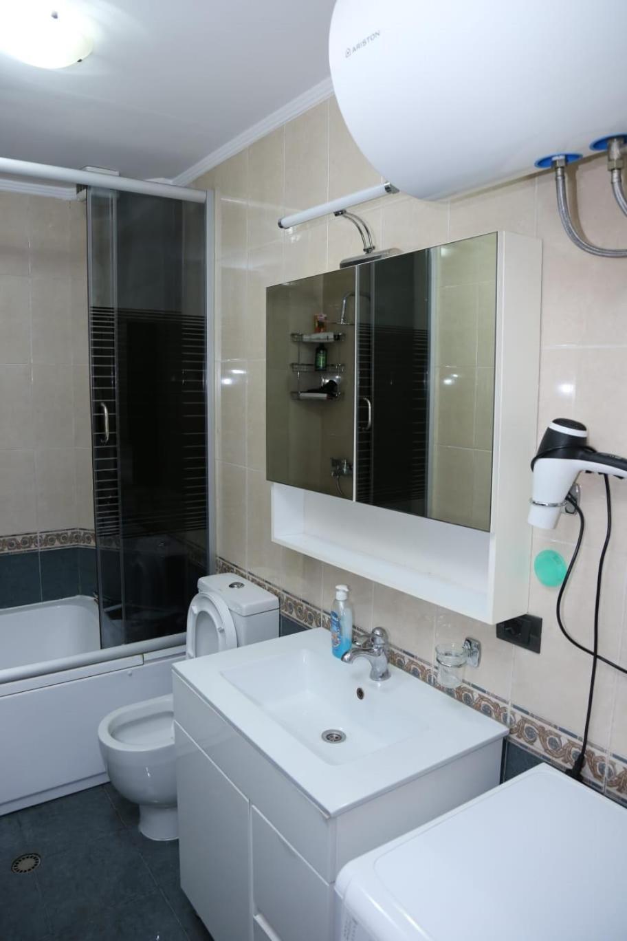 Ergi'S Host Apartment 티라나 외부 사진