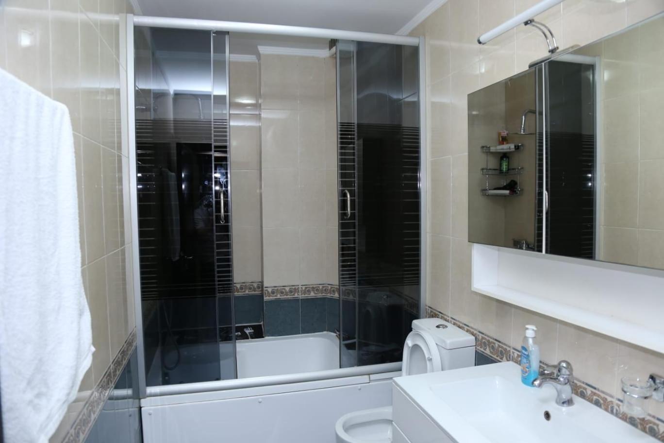 Ergi'S Host Apartment 티라나 외부 사진